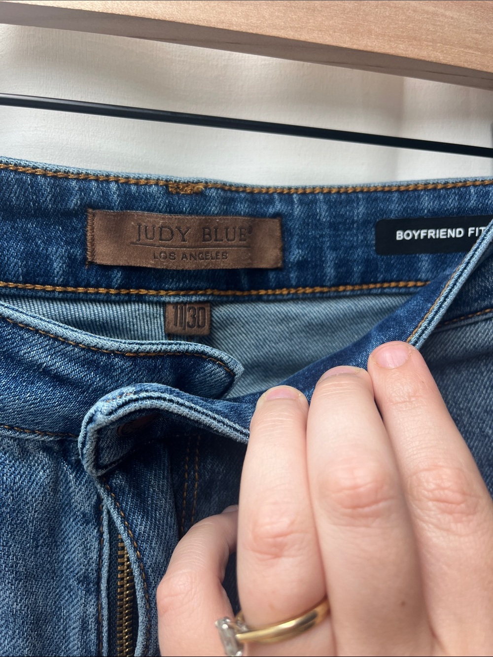 Judy Blue Medium Wash Boyfriend Fit Raw Undone Hem Jeans- 30 - Picture 3 of 5